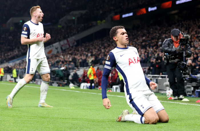 'Son Heung-min's 4th goal of the season' Tottenham and AS Roma drew 2-2 and gave up a theater goal at the end of the second half