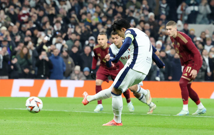 'Son Heung-min's 4th goal of the season' Tottenham and AS Roma drew 2-2 and gave up a theater goal at the end of the second half