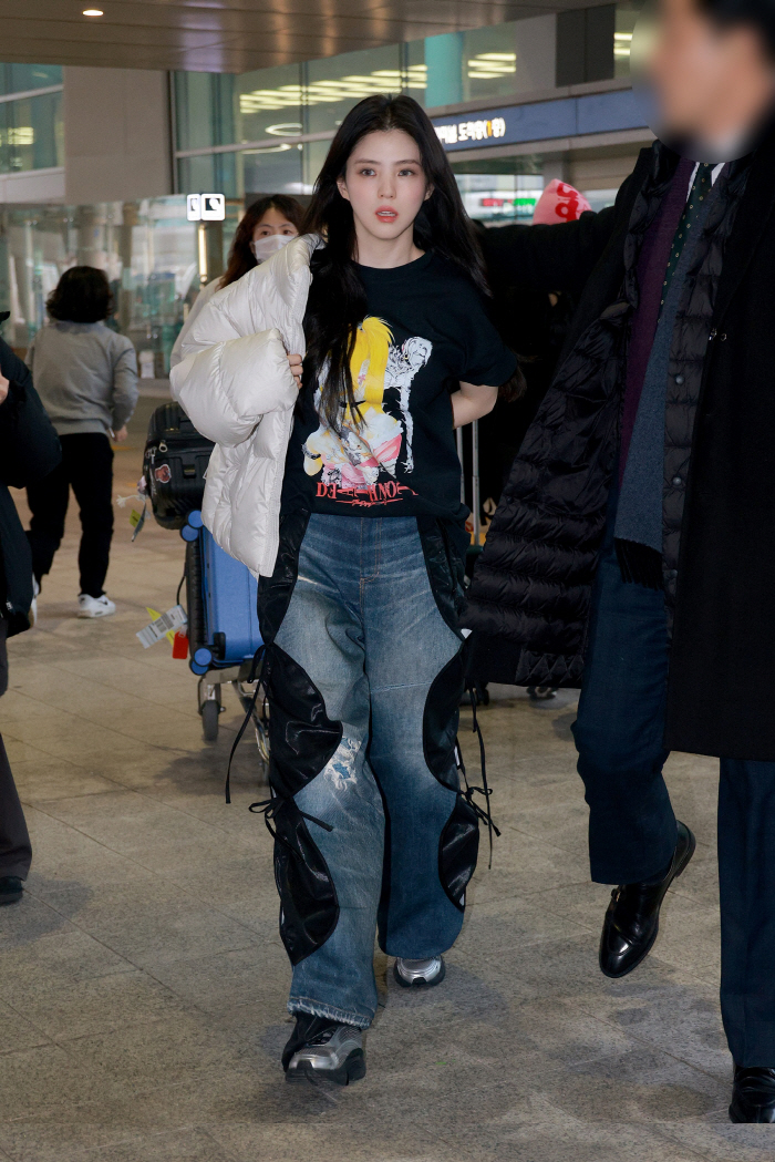 Han Sohee, the airport fashion that paralyzed Incheon Airport...Innocent and hip. 'Unique atmosphere'