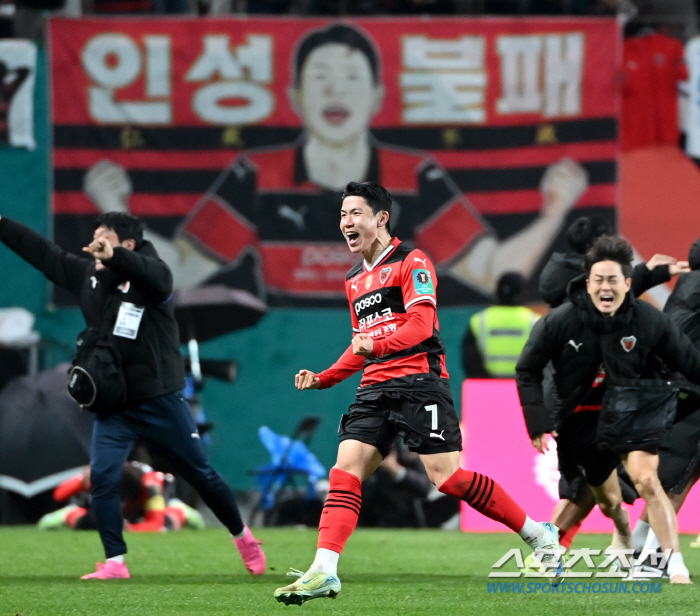 'Ulsan Overpowering the Final Goal' Pohang Kim In-sung is honored as the MVP of the Korea Cup