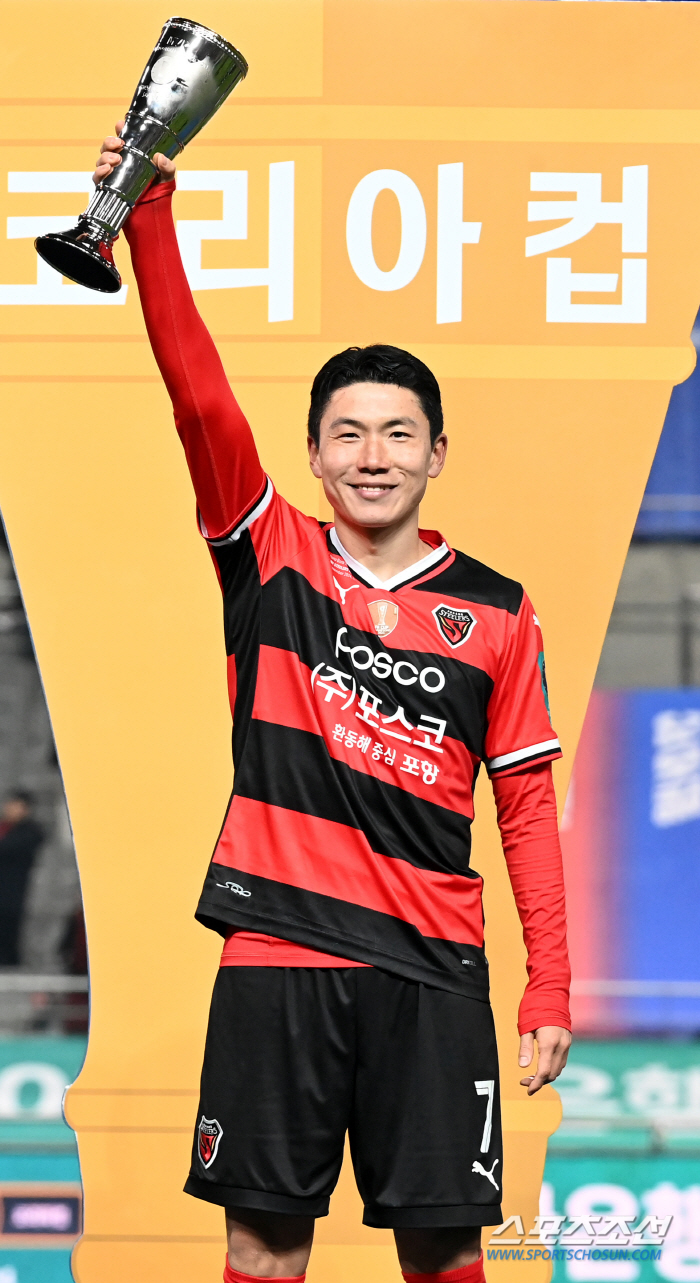 'The winning goal from a reversal → Korea Cup MVP'Kim In-sung''The most emotional goal'Help'Kim Jong-woo, I want to do everything for you.' a smile