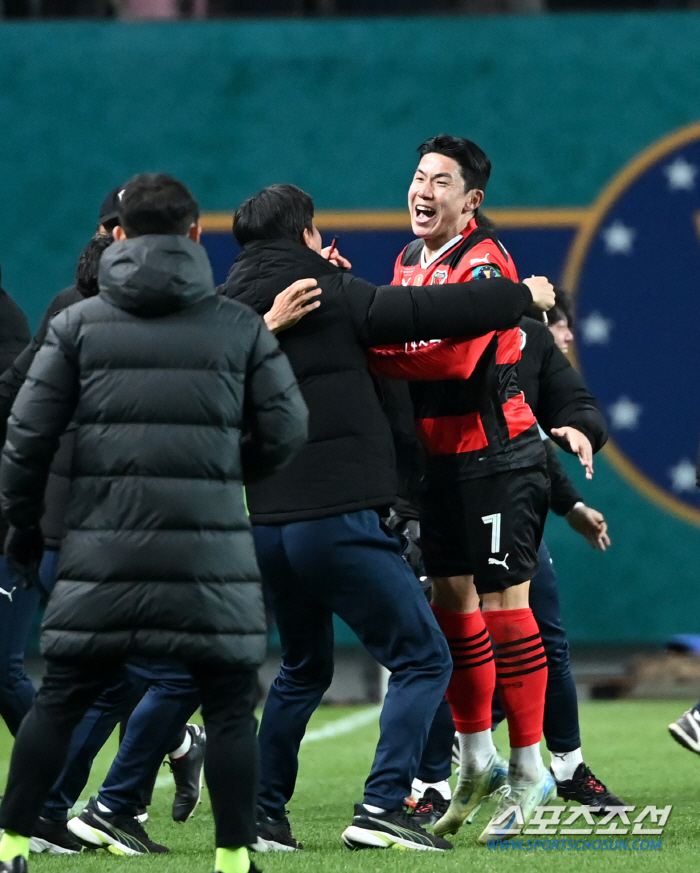 'The winning goal from a reversal → Korea Cup MVP'Kim In-sung''The most emotional goal'Help'Kim Jong-woo, I want to do everything for you.' a smile