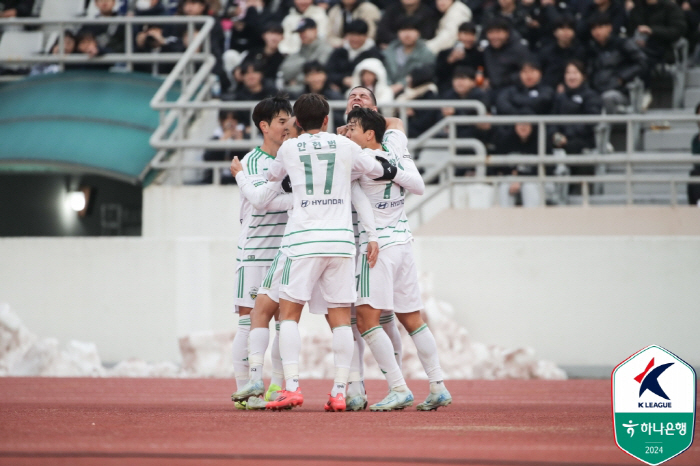 PO Jeonbuk laughed first, 'Thiago-Jeon Jin-woo back-to-back goal'Jeonbuk won 2-1 against E-Land