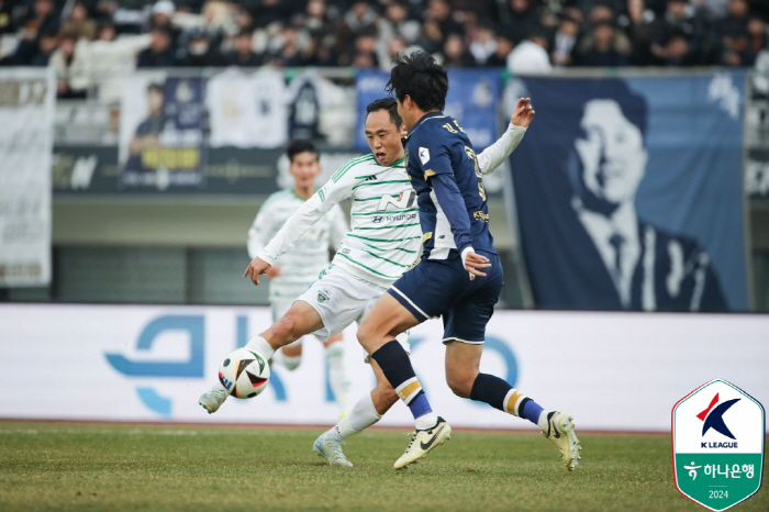 PO Jeonbuk laughed first, 'Thiago-Jeon Jin-woo back-to-back goal'Jeonbuk won 2-1 against E-Land