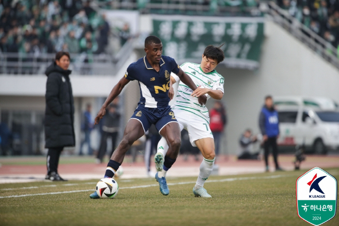 PO Jeonbuk laughed first, 'Thiago-Jeon Jin-woo back-to-back goal'Jeonbuk won 2-1 against E-Land