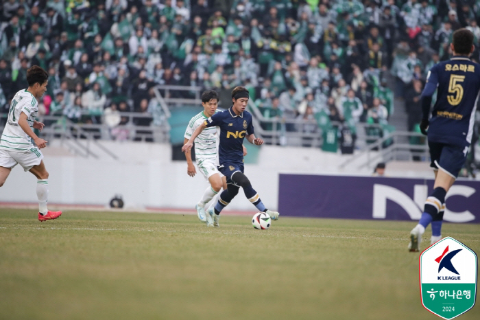 PO Jeonbuk laughed first, 'Thiago-Jeon Jin-woo back-to-back goal'Jeonbuk won 2-1 against E-Land