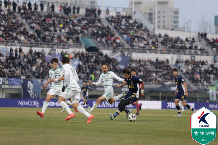 PO Jeonbuk laughed first, 'Thiago-Jeon Jin-woo back-to-back goal'Jeonbuk won 2-1 against E-Land