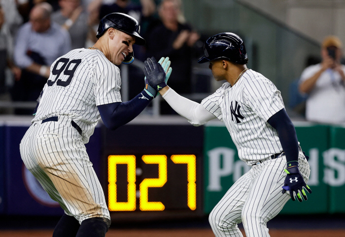 ''Soto → Mets' That's all, 'Yankees for 600 million.'...But Boston is a last-minute dark horse