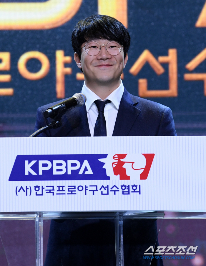 Yang Hyun-jong took office as the 13th chairman of the Korea Professional Baseball Association, but he did not intend to step down