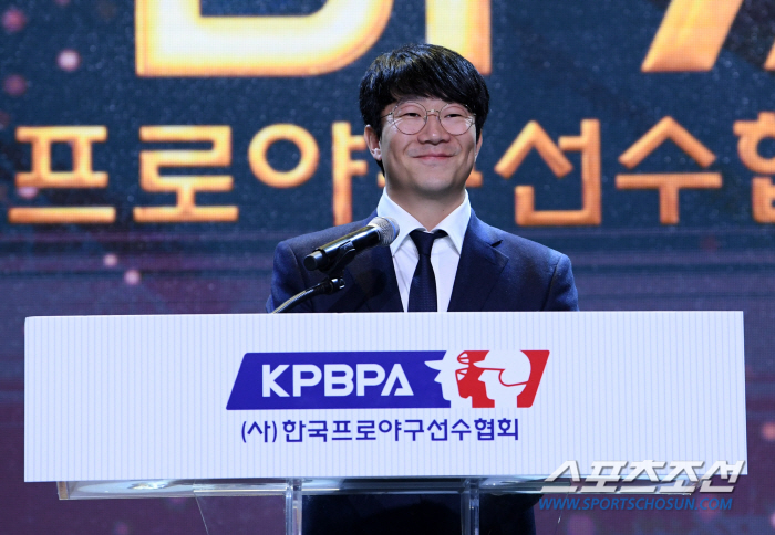 Yang Hyun-jong took office as the 13th chairman of the Korea Professional Baseball Association, but he did not intend to step down