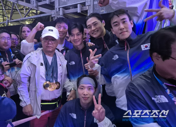 ·'Appeurs' sincere support'Choi Shin-won, president of the Korea Fencing Association, and 1st vice president of the 亞 Federation'3rd consecutive election'Official