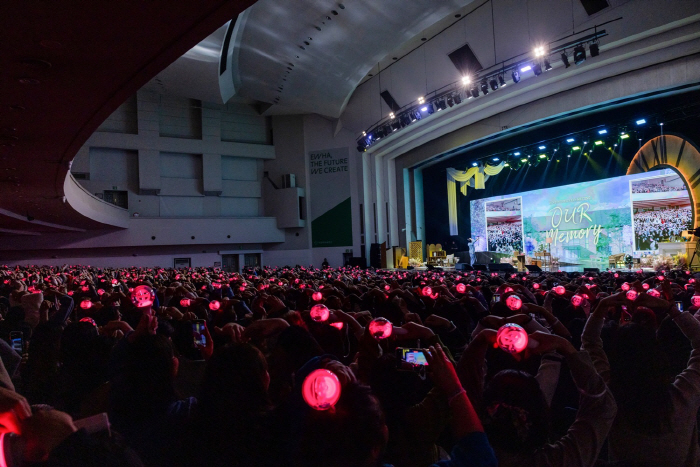 The fan letters burst into tears..Jeong Hae-in filled up the fan meeting for 200 minutes