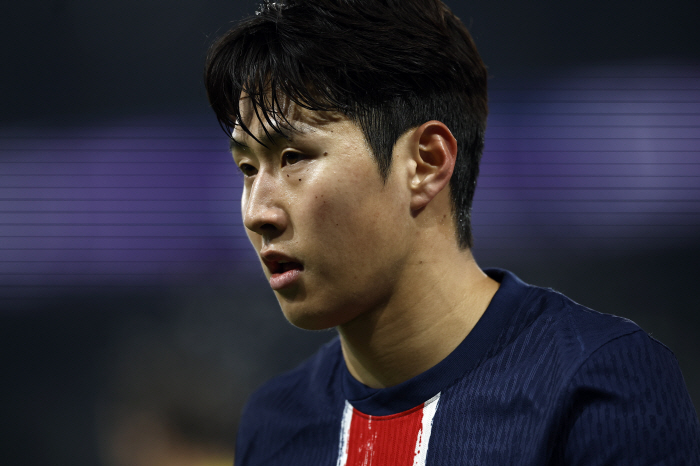 Lee Kang-in's first super emergency since moving to PSG...PSG squad ↔ Coach's internal division is severe