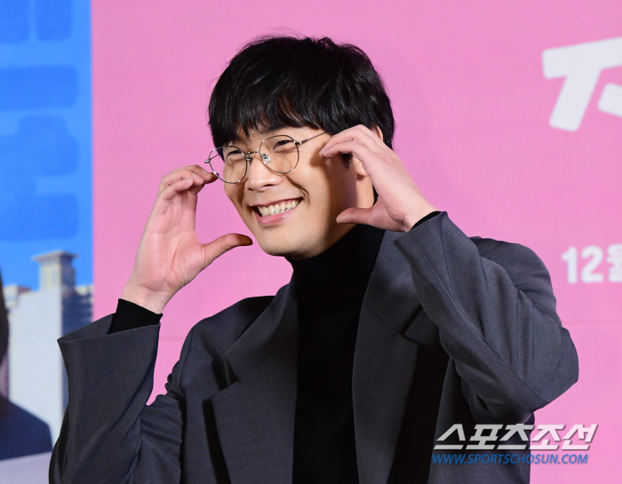  Choi Daniel 'Charming cheek heart '