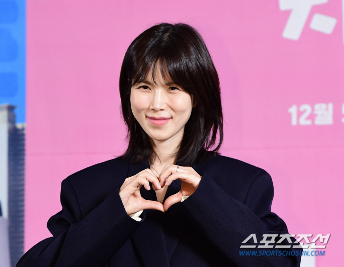  Gong Min-jeong 'A heart made embarrassing '