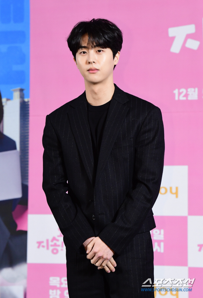  Kim Mujun 'Handsome looks like an idol'