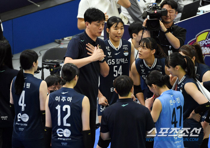 'It's not enough for domestic players alone.' MOMA and Wipawi scored 30 points, and Hyundai Engineering & Construction won 3-0 against GS Caltex without foreigners and aquor. Heungkuk Life Pursues Again 