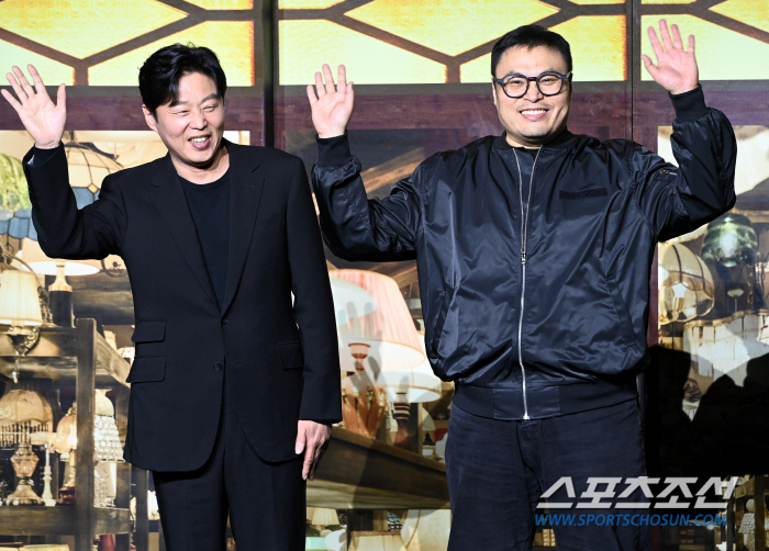  'Lightning Shop' Director Kim Hee-won - Writer Kang Full, shy greeting