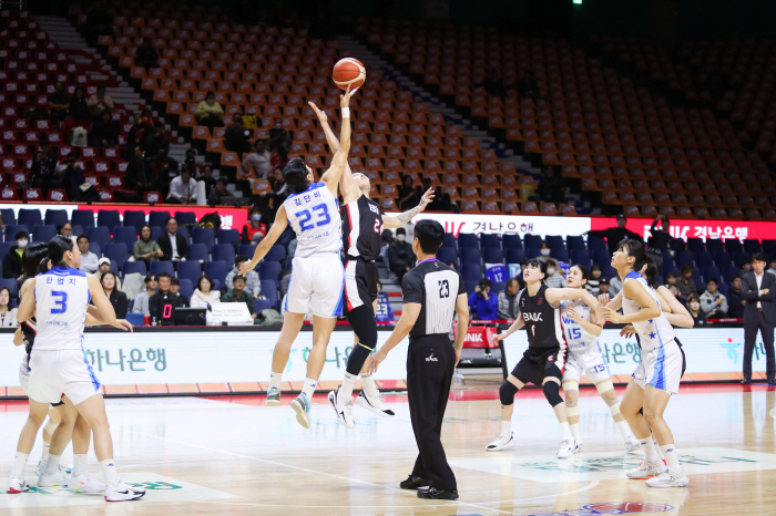 '2 points in a quarter?' BNK, Woori Bank Secured No. 1 Green Onion 69-50