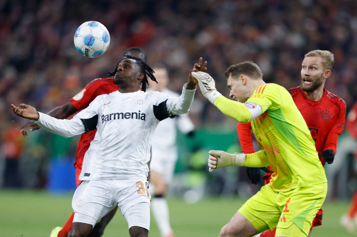 Neuer, what the hell are you doing? Throw away the KIM trophy! 'Injured fighting spirit Kim Min-jae 84 minutes' Munich lost 0-1 to Leverkusen → 2 consecutive seasons early elimination of Pokal