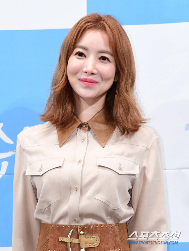 Yoon Se-ah revealed her ex-boyfriend. 'She's obsessed. She was funny and sexy, but she broke up...' ('Because she's soloist') 