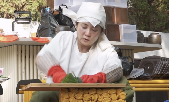 Park Na-rae 'My grandfather passed away last year, and my grandmother is sick.'I'll try making kimchi by myself ('I'm alone')