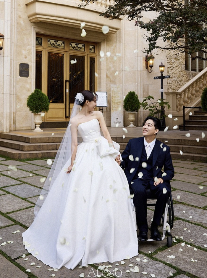 Song Ji-eun ♥ Park Wi releases undisclosed wedding photographs'The best moment of my life'