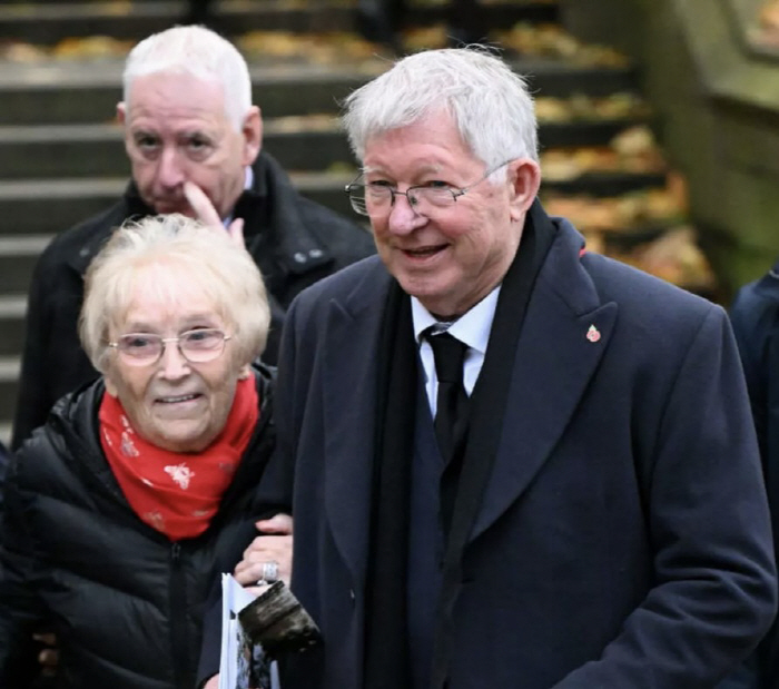 'Remembrance of the Temple of the Legend' United's special memorial heartstringsAfter 55 years of service, the death of an employee 'Excellent love'