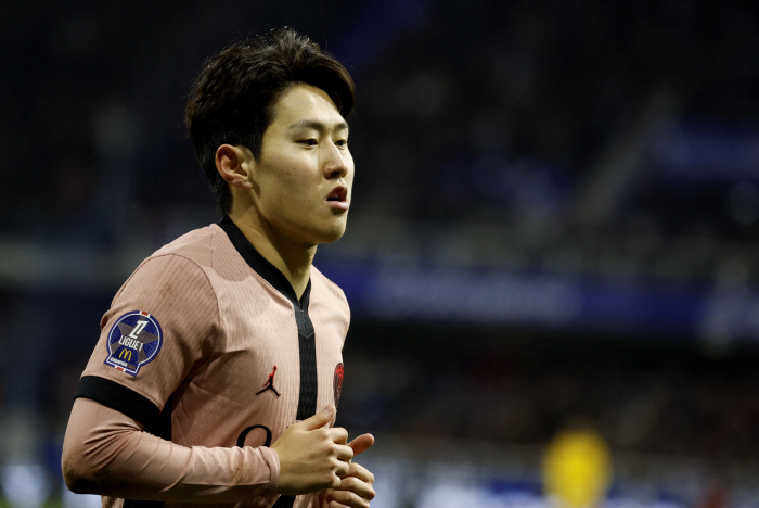 PSG is a draw. Lee Kang-in shone in the starting match. 7.7 points (5th place in the team)  7.1 points (joint second place in the team). There was a rave review from a website specializing in statistics