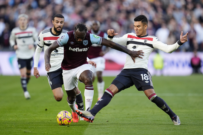 'Disastrous scene'EPL player to play with Hwang Hee-chan, transport to hospital by horrible car accident helicopter →'Two legs, femur injury'