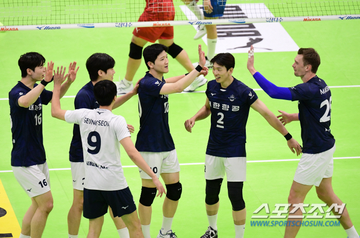 'Kwak Seung-seok Libero Transformation' Korean Air Holds for Foreigners' Korea Electric Power Co., Ltd.'s first win in 3R 'Chasing the Lead' 