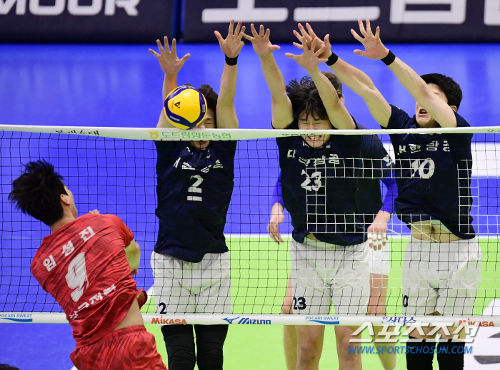 'Kwak Seung-seok Libero Transformation' Korean Air Holds for Foreigners' Korea Electric Power Co., Ltd.'s first win in 3R 'Chasing the Lead' 