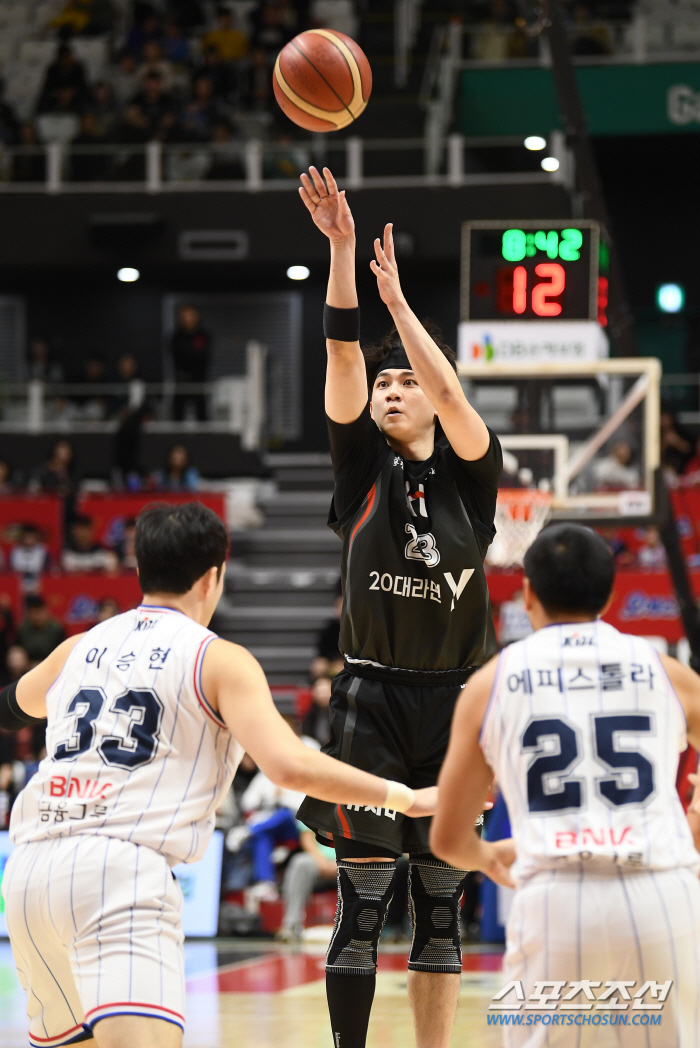 'Park Joon-young's dramatic buzzer beater' Suwon KT, which was 12 points behind, caught Busan KCC 60-58'Jump for 3rd place alone'