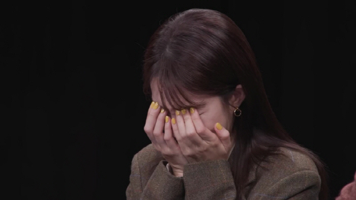 Yoo In-na also burst into tears. The youngest daughter's devastation on her boyfriend's hand → 父 who stopped the news, to transfer the consolation money ('Detectives' Trade Secrets')