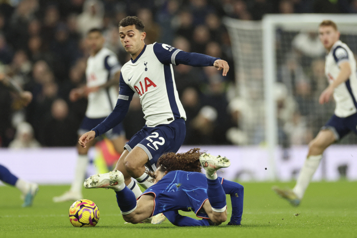 'Collapse'→'I'll report you to change your soccer shoes!' Chelsea Slips Again, Tottenham's 2-1 Lead in the First Half of 'London Derby'