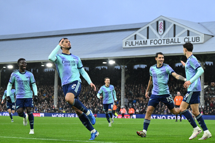 Corner kick 'Click'→Goal! 'Invincible set piece again...'Arsenal's 1-1 draw against Fulham → 5 league games without defeat