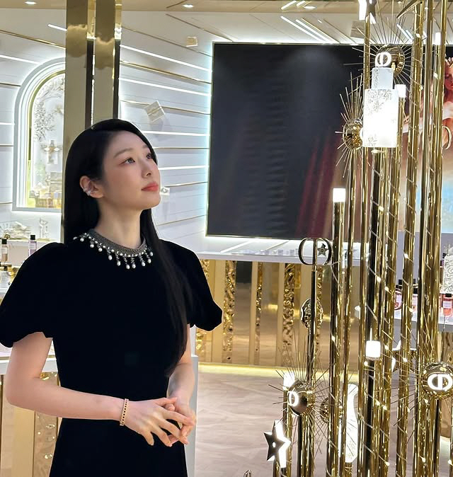 'Go Woo-rim ♥' Kim Yu-na showed off her beauty despite the chaotic situation..Attending a luxury event