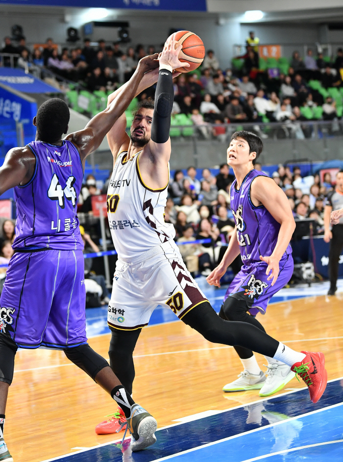 'Problem solver Kim Nak-hyun finished it' Gas Corporation succeeded in revenge against LG 85-78 victory, reaching the '10 wins' mark