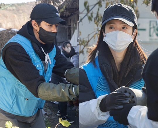 Cho In-sung and Han Ji-min have been volunteering to share briquettes at the end of the year for the fourth year..a warm delivery