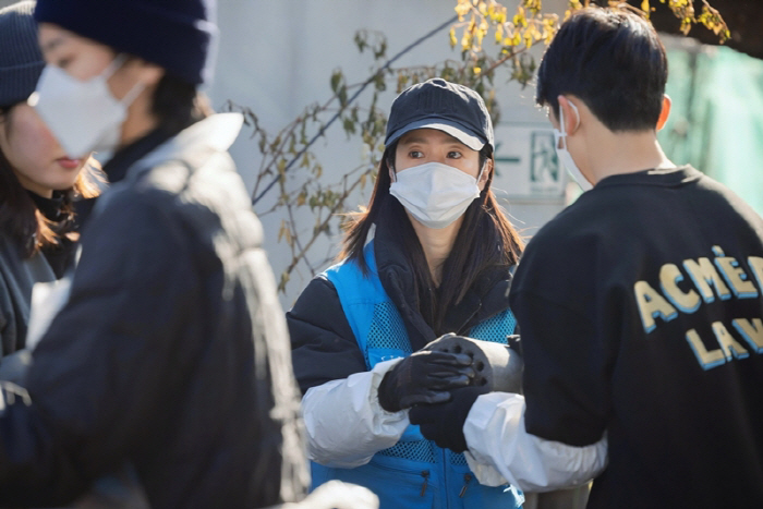 Cho In-sung → Han Ji-min, this year, too Donate 3600 copies of 'Love Coal Sharing Service'