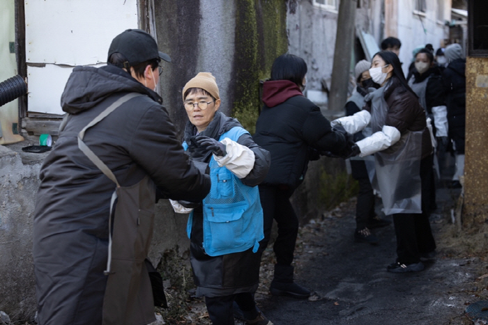 Cho In-sung → Han Ji-min, this year, too Donate 3600 copies of 'Love Coal Sharing Service'