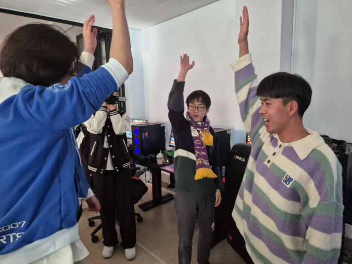 Jeonnam National University of Science holds an e-sports mingling competition in Gwangyang City where disabled and non-disabled athletes combine