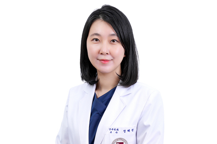 Professor Jeong Hye-kyung of Korea University's Anam Hospital won the Best Production Award of the Korean Society of Reproductive Medicine