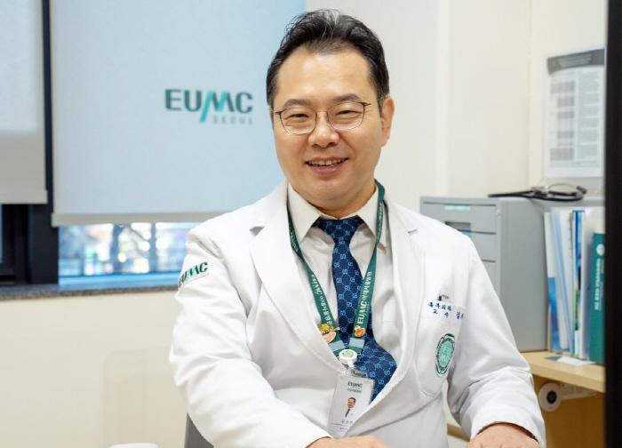 Professor Kim Kwan-chang's team at Ewha Womans University Seoul Hospital surpassed 1,000 single lung cancer surgery cases