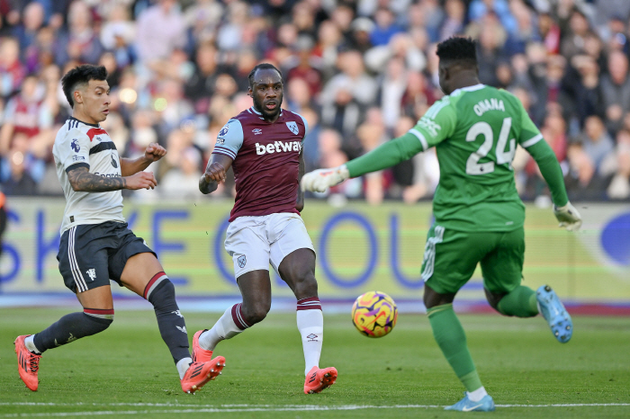 'Shocking Accident' EPL Striker with Lower Leg Fracture'Season Out'West Ham Wishing Ceremony