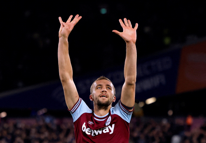 'Shocking Accident' EPL Striker with Lower Leg Fracture'Season Out'West Ham Wishing Ceremony