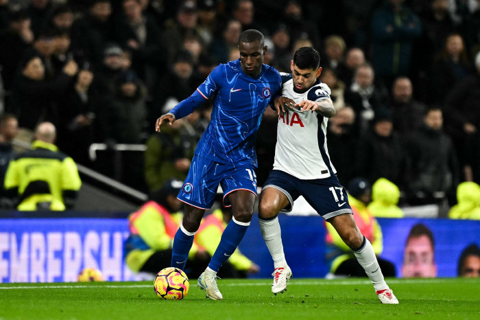 Tottenham's vice-captain warns Levy of 'bomb remarks' The club is responsible for not spending money.'