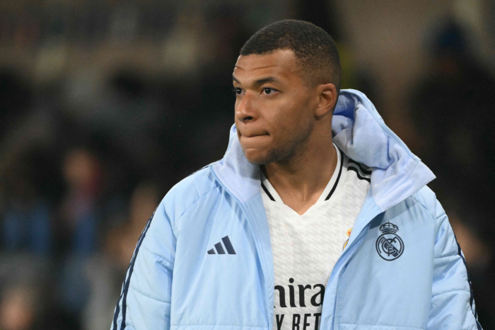 I'm not even helping my body anymore! 'Baddy  discord controversy' Mbappe scores in 10 minutes → Out injured in the first half...Real won 3-2 over Atalanta