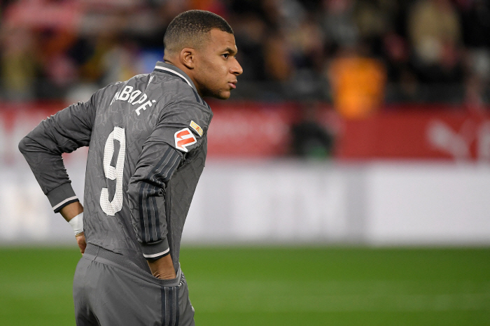 I'm not even helping my body anymore! 'Baddy  discord controversy' Mbappe scores in 10 minutes → Out injured in the first half...Real won 3-2 over Atalanta