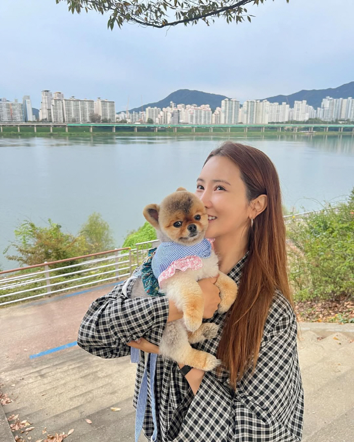 It's 'Seven ♥' Lee Da-hae, the mother who saved her sick dog's life 'Tears'...'Thank you for hanging in there.'